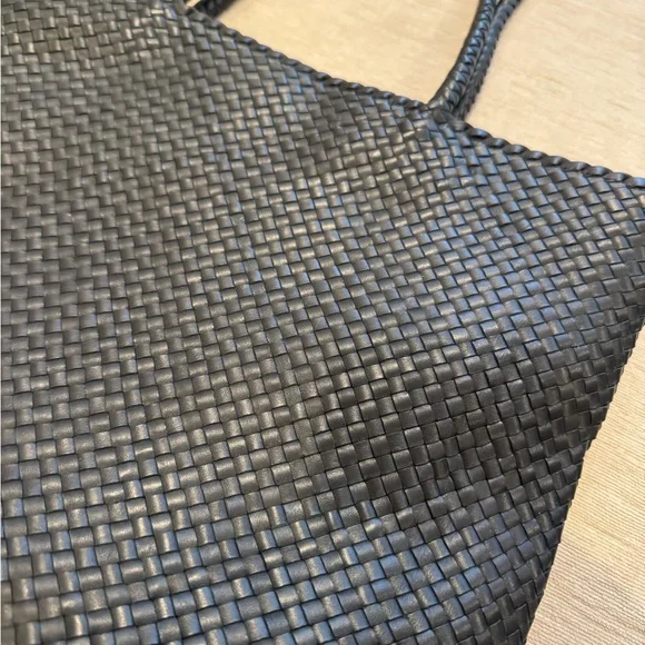 Elegant Black Woven Tote Bag - Picture 3 of 7